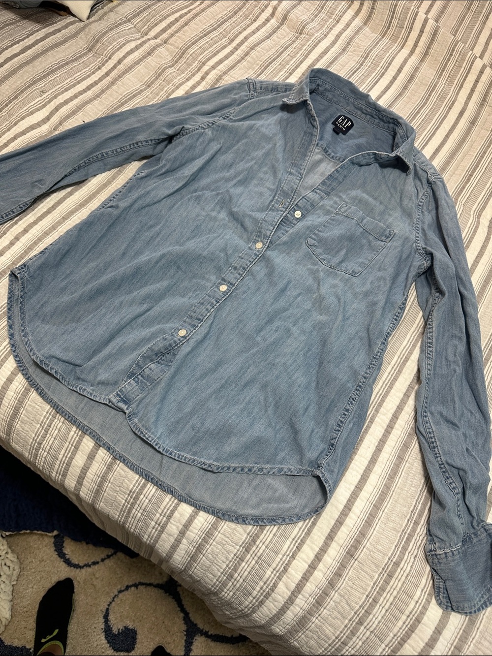 GAP women’s Light Blue Denim Button-Down Shirt